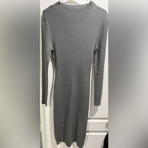H&M ribbed sweater dress
Midi
Gray/Sage green